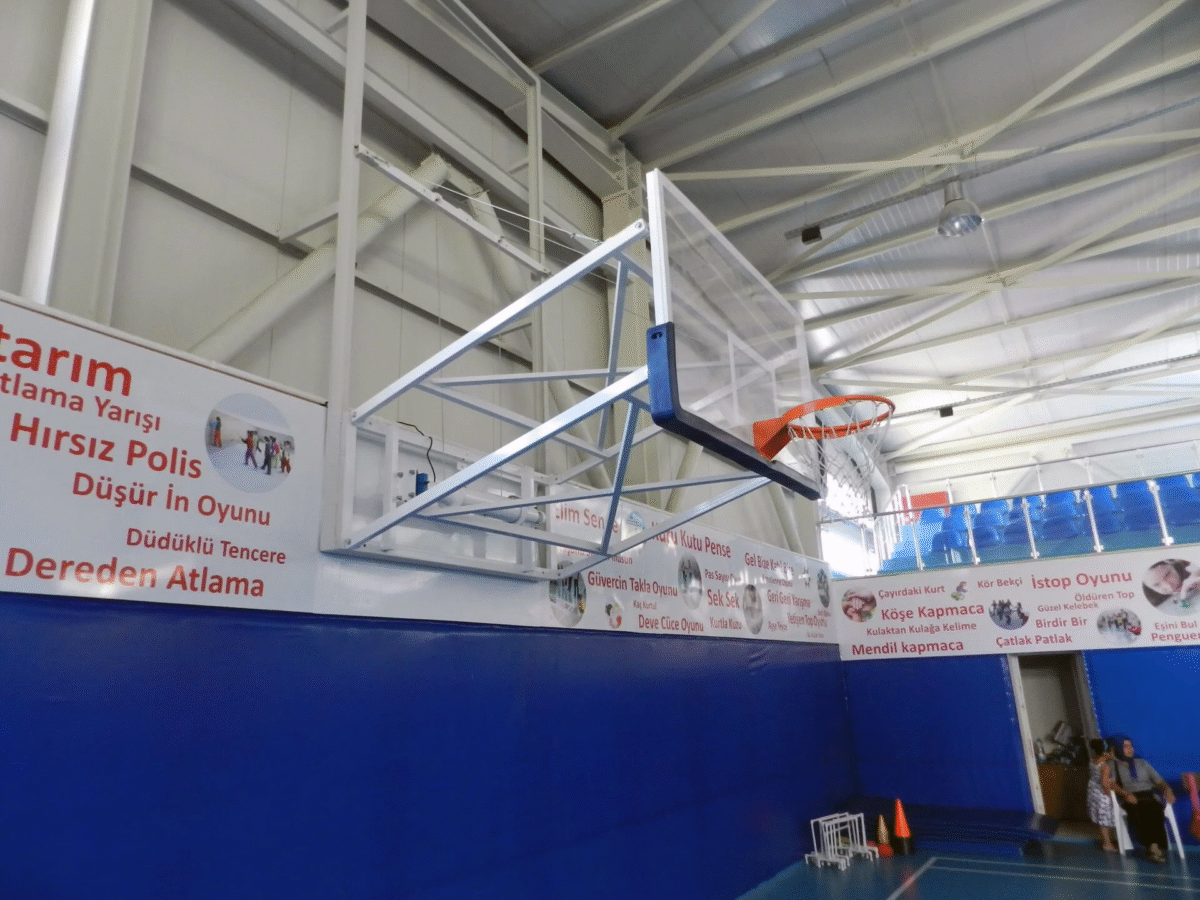 Basketbol Potası Duvara Montaj Yükseklik Ayarlı Katlanabilir Elektrik Tüp Motorlu 20 mm Cam (Ak) Panya 105 x 180 cm - Görsel 1