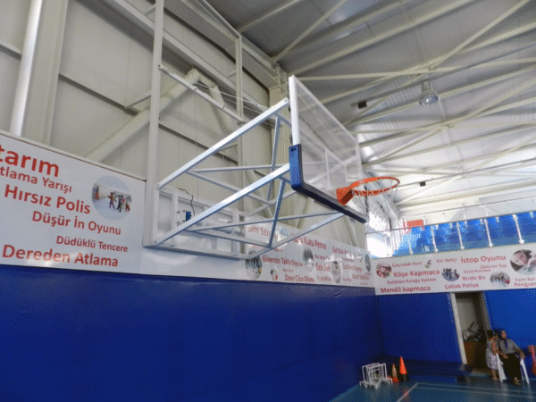 Basketbol Potası Duvara Montaj Yükseklik Ayarlı Katlanabilir Elektrik Tüp Motorlu 20 mm Cam (Ak) Panya 105 x 180 cm